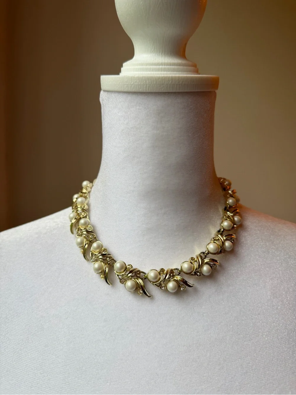 Vintage 60s Saran Coventry “Royal Ballet” Pearl Adjustable Choker - Picture 1 of 15